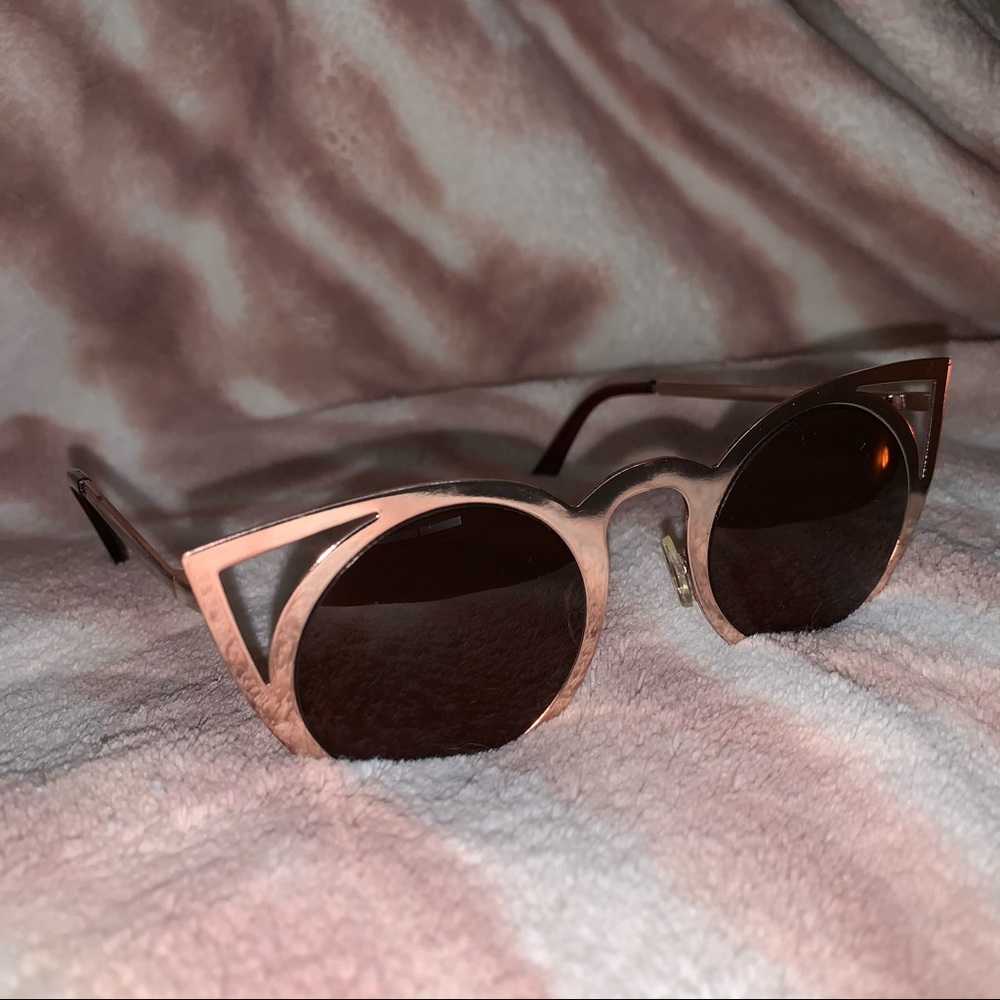 Chic rose gold cat eye sunnies